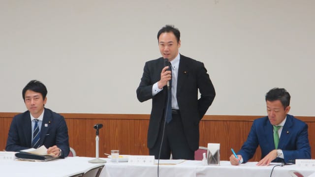 小泉進次郎青年局顧問を迎え定例昼食会を開催