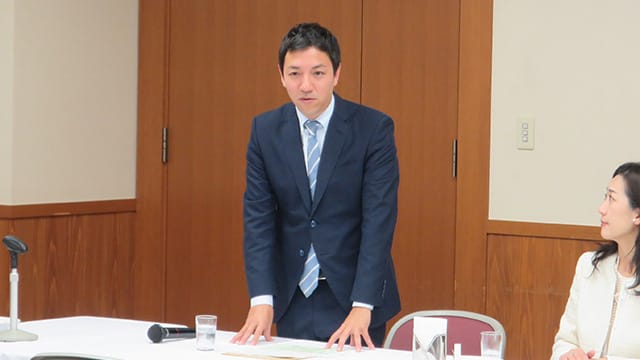 小泉進次郎青年局顧問を迎え定例昼食会を開催