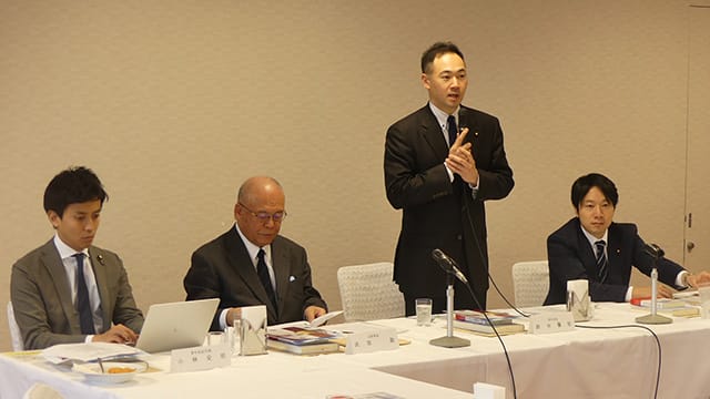 青年局定例昼食会に武部勤元幹事長をお迎え