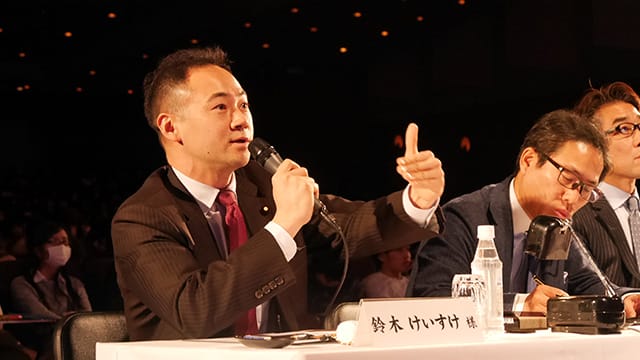 岩崎学園教育成果発表会に鈴木青年局長が審査員として出席