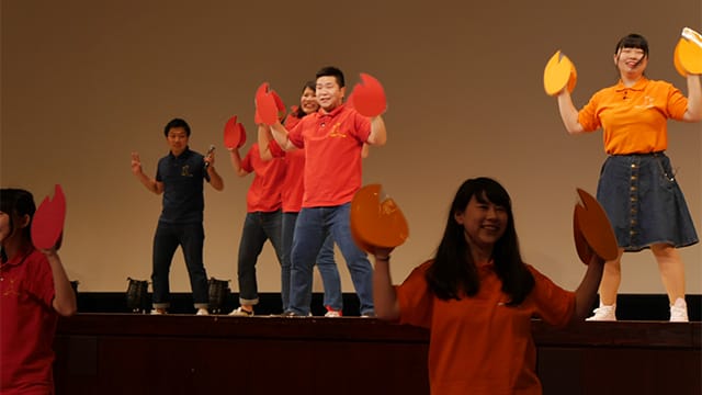 岩崎学園教育成果発表会に鈴木青年局長が審査員として出席