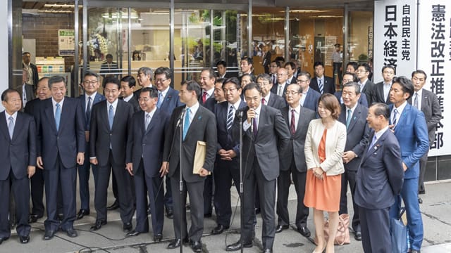 安倍総裁を先頭に必勝を!! 鈴木青年局長が「頑張ろう」コール