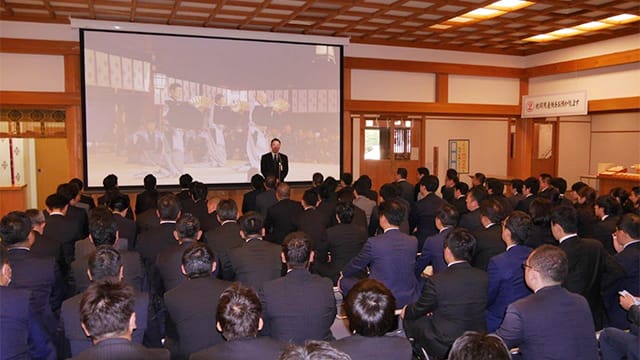 満開の桜の下、靖国神社昇殿参拝を実施