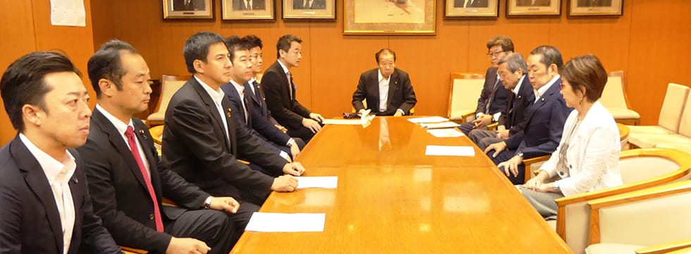 二階俊博幹事長に申し入れ