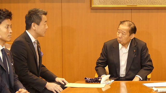 二階俊博幹事長に申し入れ