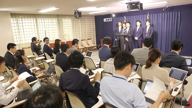 二階俊博幹事長に申し入れ