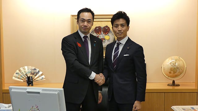 小林史明青年局長が歴代青年局長のもとへ挨拶まわり