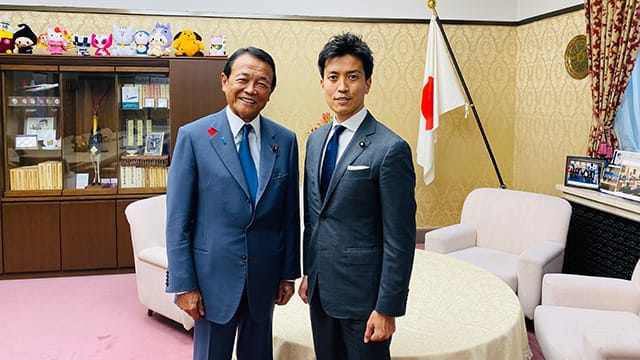 小林史明青年局長が歴代青年局長のもとへ挨拶まわり