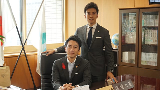 小林史明青年局長が歴代青年局長のもとへ挨拶まわり