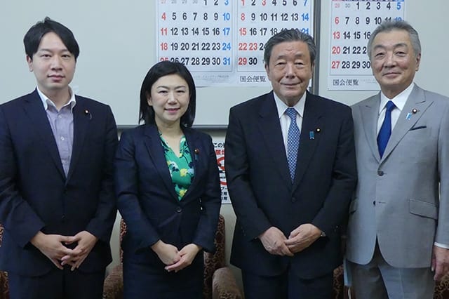 牧島かれん青年局長の局長就任に伴う挨拶まわり