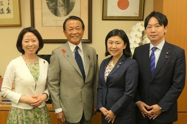 牧島かれん青年局長の局長就任に伴う挨拶まわり