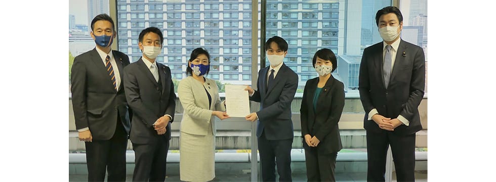 NPOあなたのいばしょから提言書を受け取りました