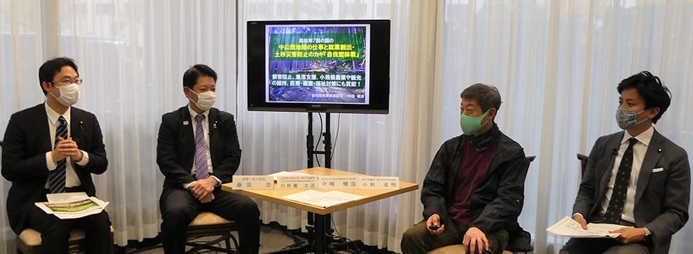 政策実践プロジェクトで「自伐型林業」を解説"