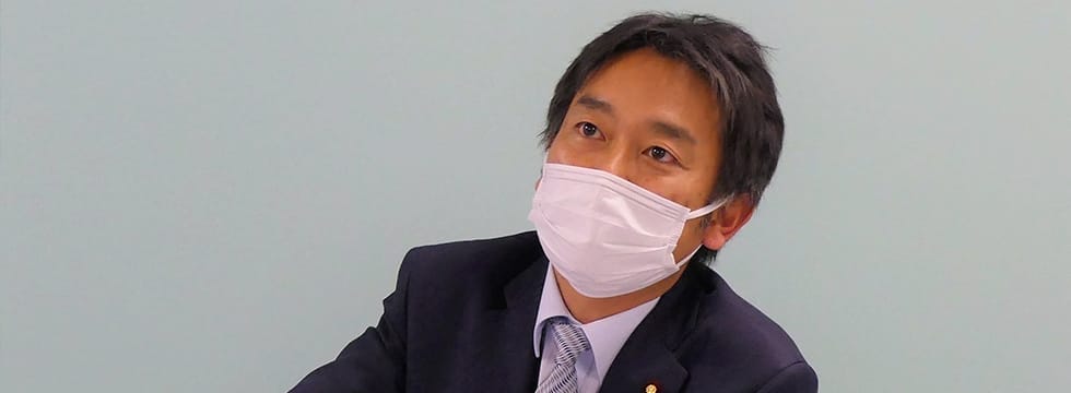 定例会議で上杉謙太郎次長が講演