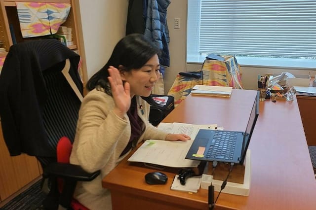 定例会議で上杉謙太郎次長が講演