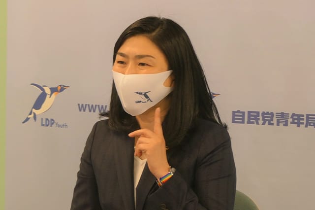 牧島かれん青年局長ら青年局役員が党首討論を実況解説