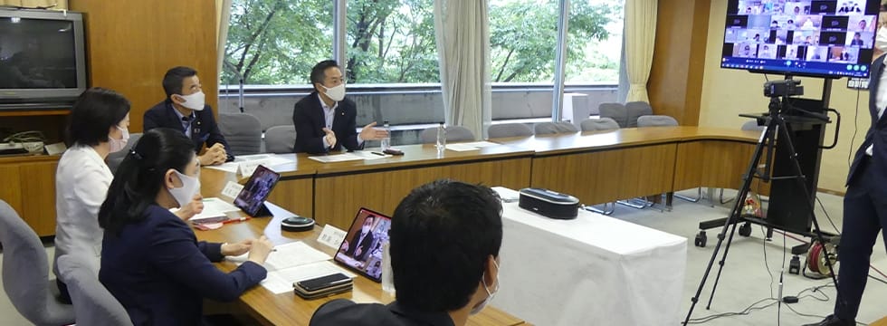 青年局中央常任委員オンライン意見交換会を緊急開催し、党執行部への申し入れ後の動きとして総裁選挙の見通しなどを共有