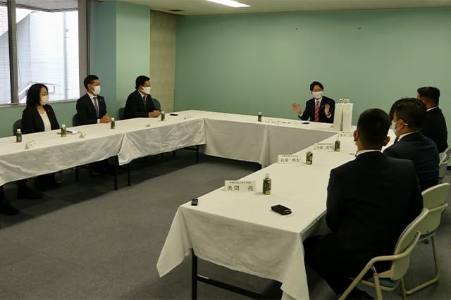 沖縄県連青年部・青年局が小倉將信青年局長を表敬訪問