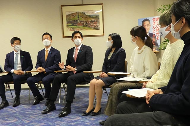 国に届けVol.8座談会企画を収録