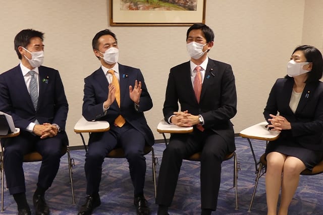 国に届けVol.8座談会企画を収録