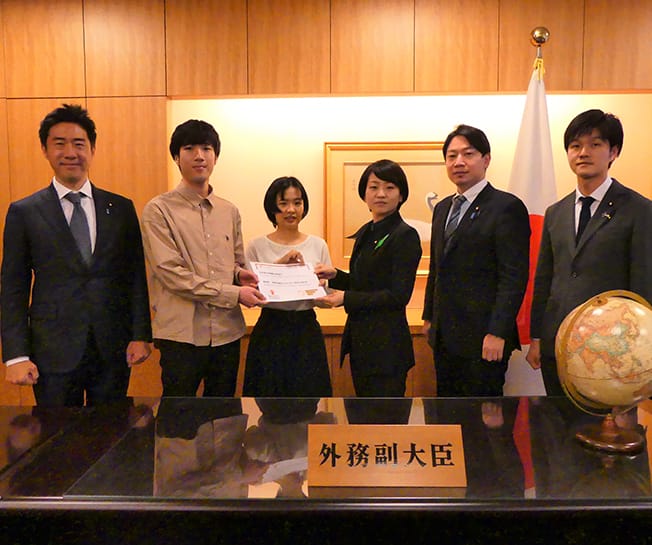 小倉青年局長がセーブ・ザ・チルドレンユースとともに鈴木貴子外務副大臣と面会