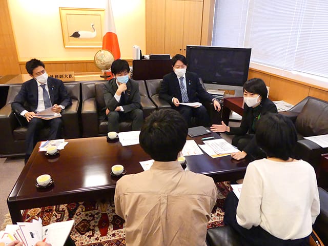 小倉青年局長がセーブ・ザ・チルドレンユースとともに鈴木貴子外務副大臣と面会