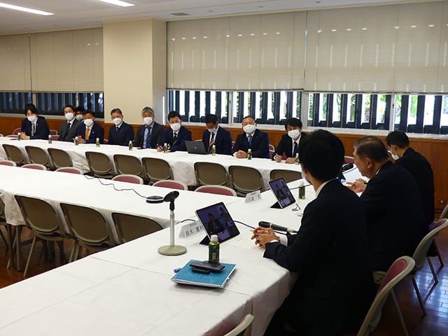定例会議で石破茂元防衛大臣が講演