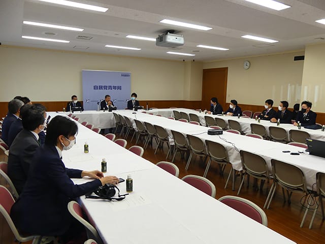 定例会議で石破茂元防衛大臣が講演