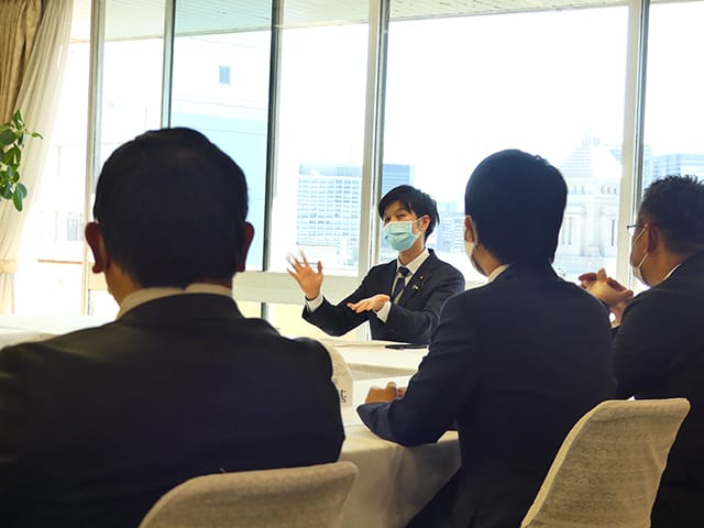 鳥取、島根、徳島、高知の青年局が鈴木局長に合区解消を求める要望を