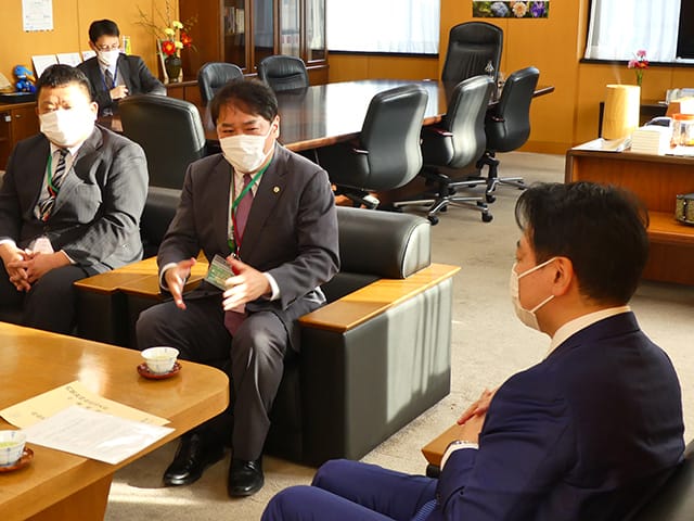 大阪府連青年局が小倉將信内閣府特命担当大臣に要望書を手交