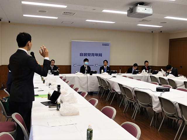 小泉進次郎第44代青年局長が定例会議で講演
