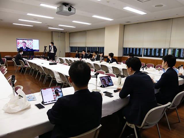 小泉進次郎第44代青年局長が定例会議で講演