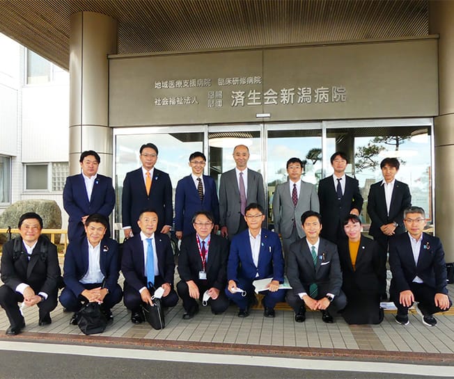 藤原崇新青年局長が新潟県の医療機関を視察