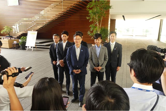 岸田総理・総裁へ台湾・パラオ訪問の成果を報告