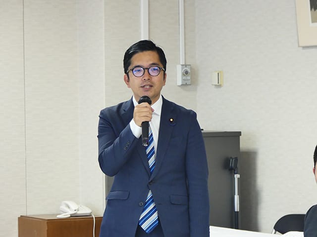 新体制初となる青年局定例会議で藤原青年局長が講演