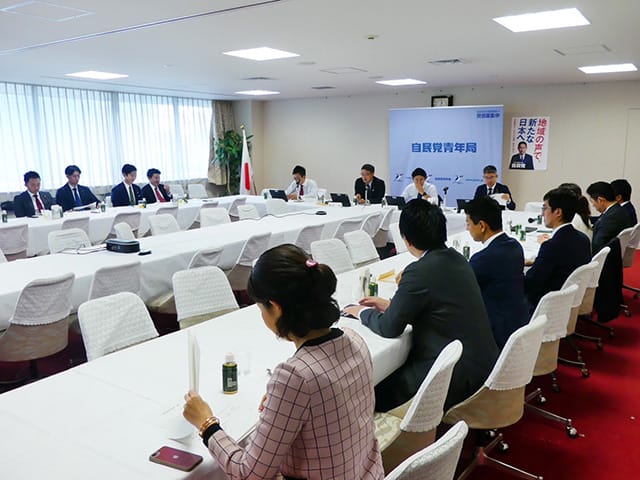 新体制初となる青年局定例会議で藤原青年局長が講演