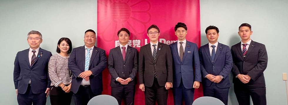 沖縄県連青年部が藤原崇青年局長らと面会