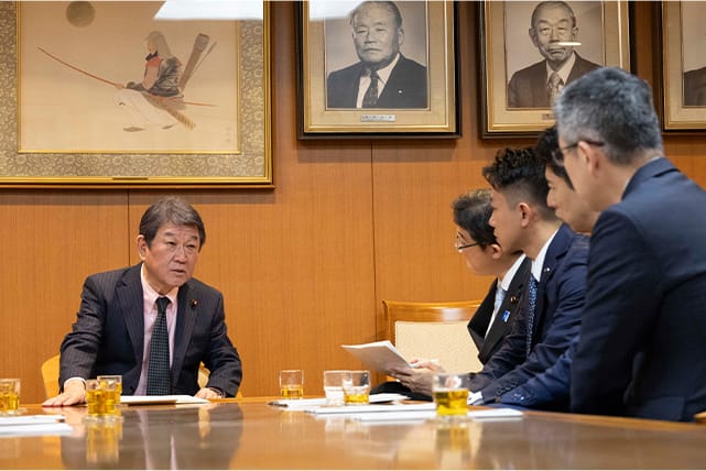 全47都道府県連青年局の意見を踏まえた党改革に関する申し入れを総理・幹事長に手交
