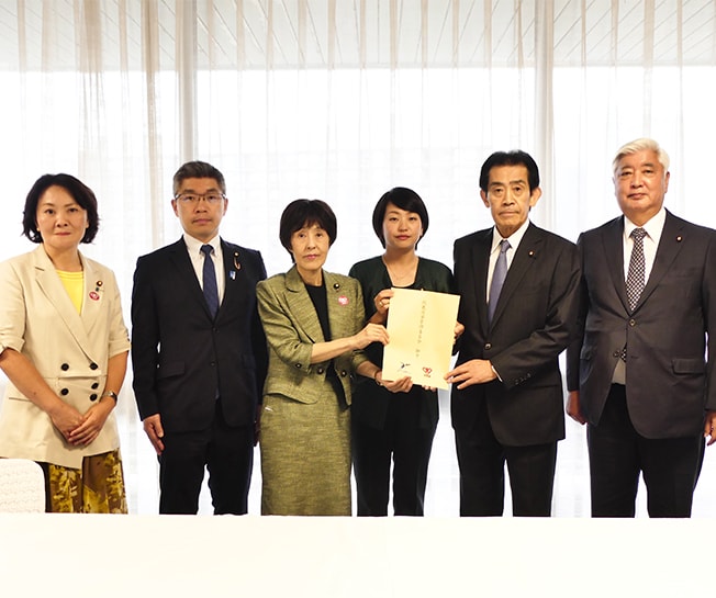 「総裁選挙 公開討論会」の開催願いを逢沢総裁選挙管理委員長に申し入れ