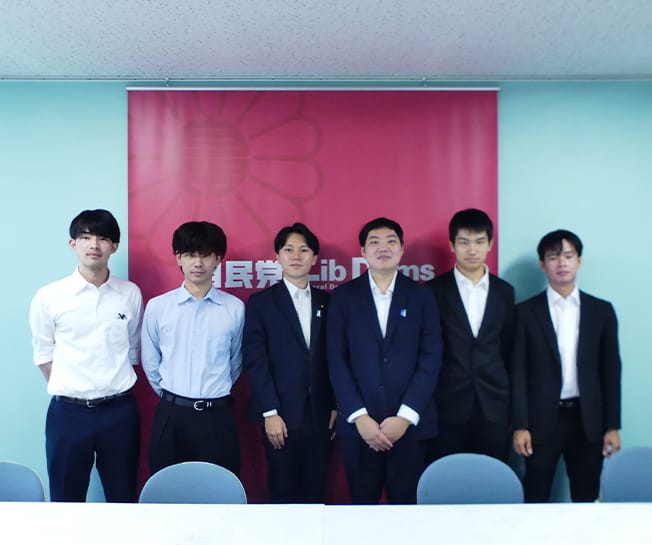 大空幸星学生部長と北海道大学弁論部の学生との意見交換会を開催