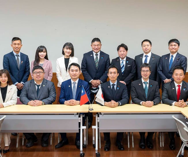 台湾民進党陳冠廷立法委員ら6名が党本部を訪問