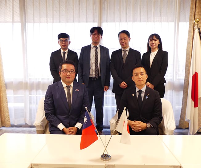 台中市政府研究発展考核委員会・林鼎超主任委員一行が党本部を訪問