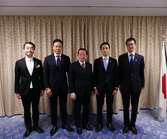 謝長廷台北駐日経済文化代表処前代表が党本部を訪問