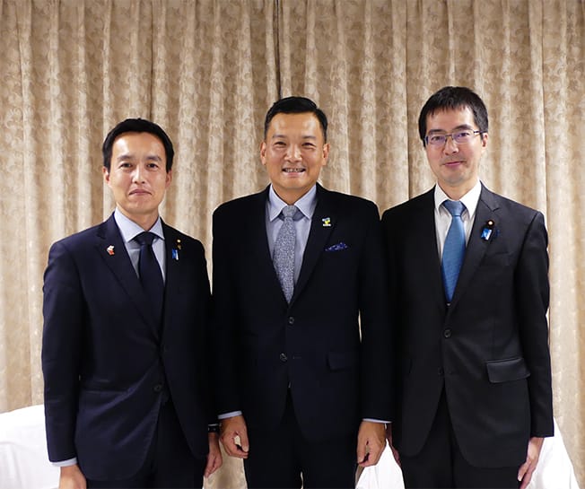 兪振華・台北市副秘書長が自民党青年局を表敬訪問