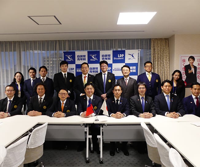 三三青年会が党本部を訪問