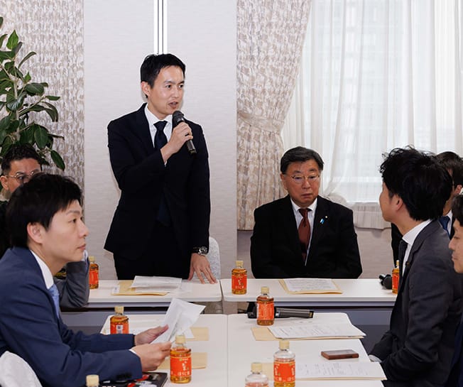 青年局中央常任委員会・役員会合同会議を開催