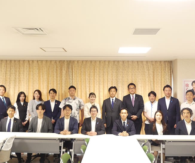 若手有識者と青年局役員による意見交換会を開催