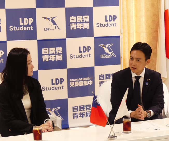 董佳瑜 国民党国際事務部主任が党本部を訪問