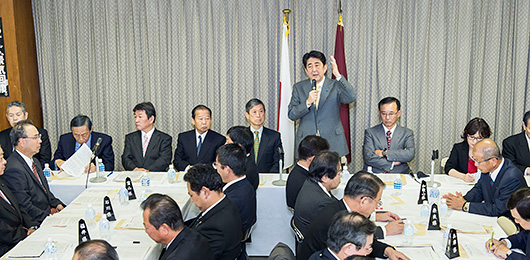 「景気回復、この道しかない」安倍総裁が全国幹事長会議であいさつ 「景気回復、この道しかない」安倍総裁が全国幹事長会議であいさつ